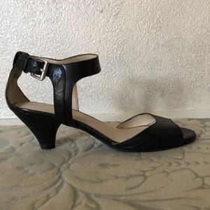 Black low heel Nine West strap shoe 71/2